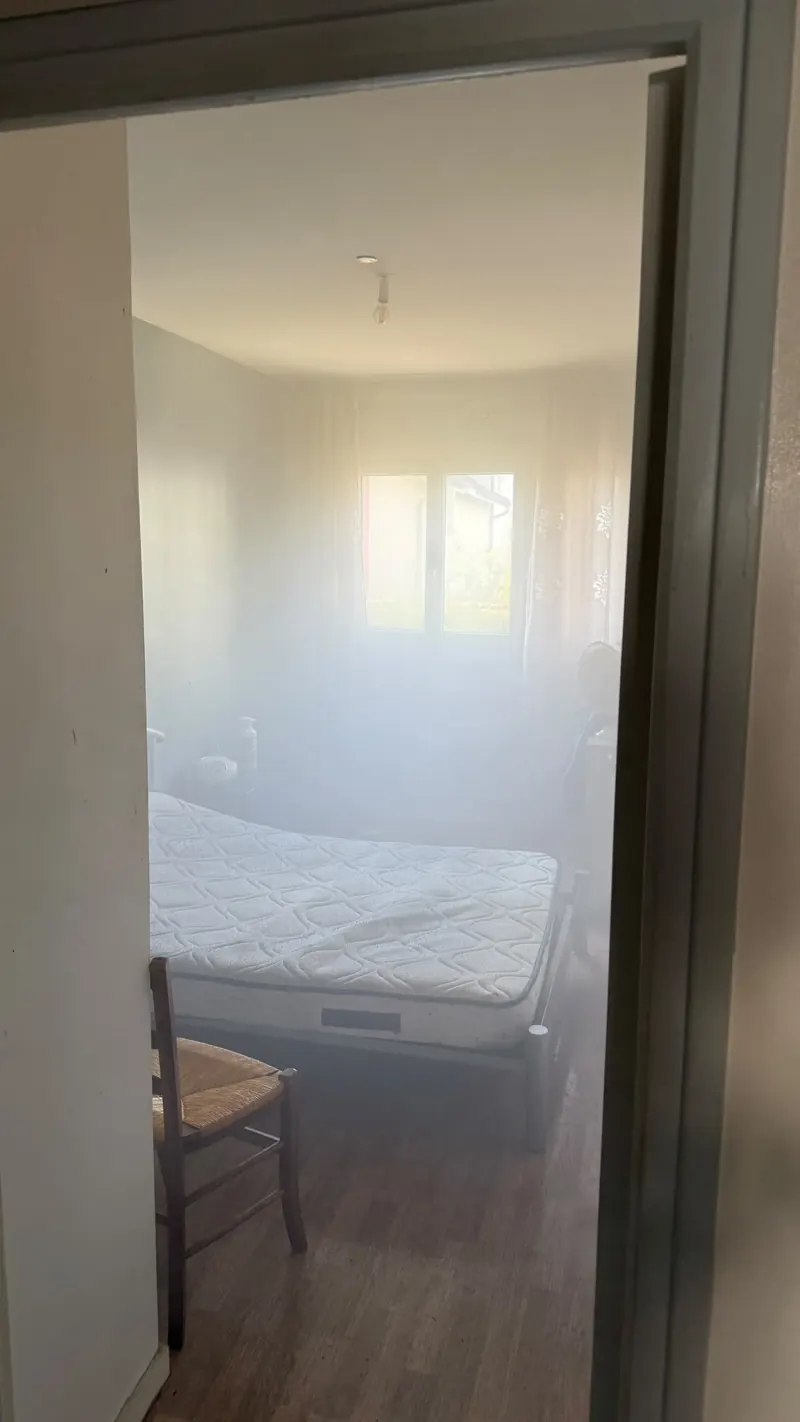 Brouillard de nébulisation dans une pièce