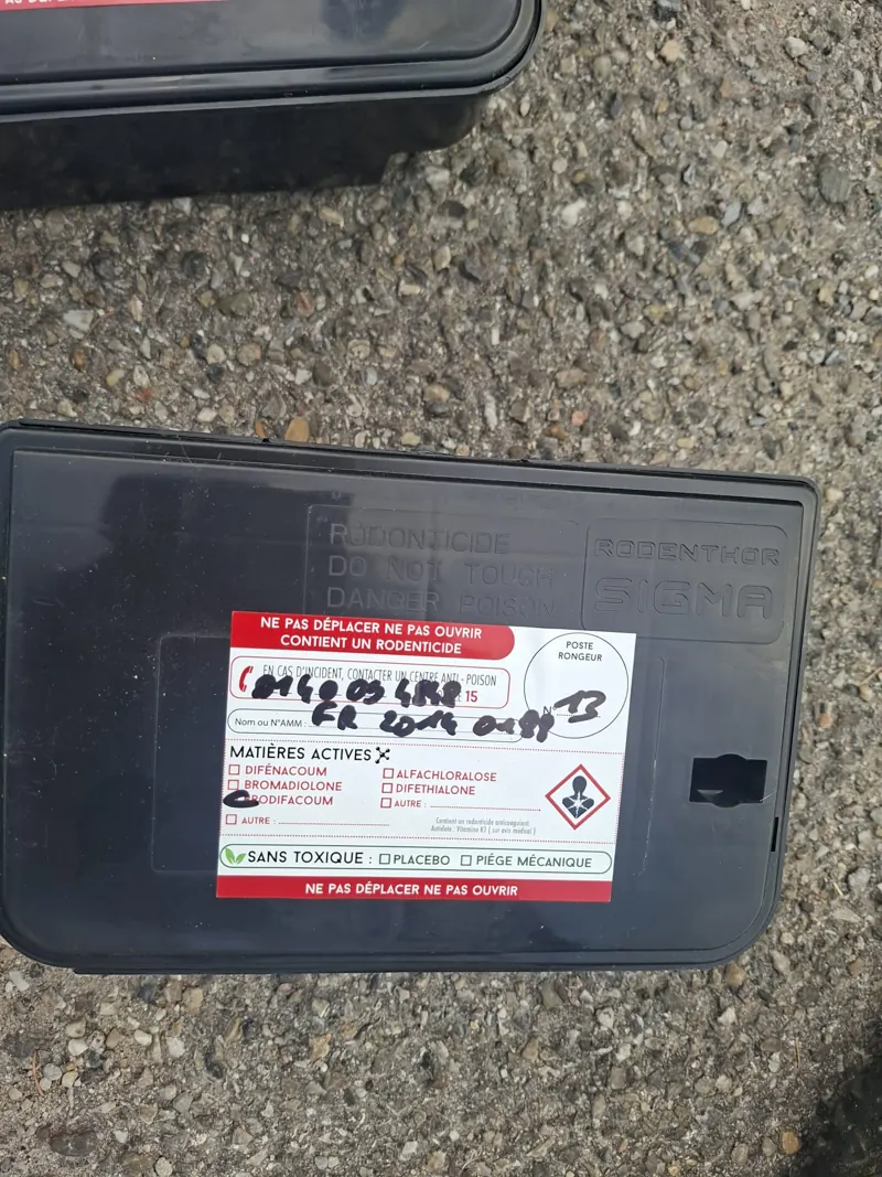 Étiquette réglementaire d'un poste d'appâtage