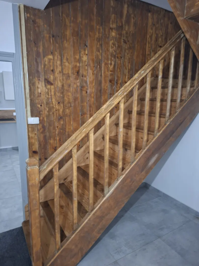 Escalier en bois traité